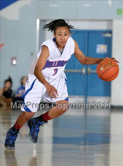 Thumbnail 2 in Burlingame vs. Folsom (Bulldog Winter Classic) photogallery.
