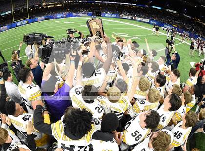 Thumbnail 1 in University Lab vs. De La Salle (LHSAA Division II Final) photogallery.