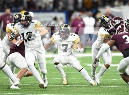 Thumbnail 1 in University Lab vs. De La Salle (LHSAA Division II Final) photogallery.