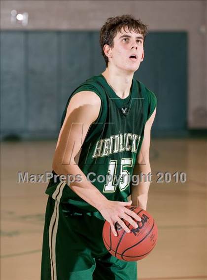 Thumbnail 2 in Bishop Hendricken @ Chariho photogallery.