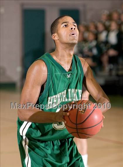 Thumbnail 3 in Bishop Hendricken @ Chariho photogallery.