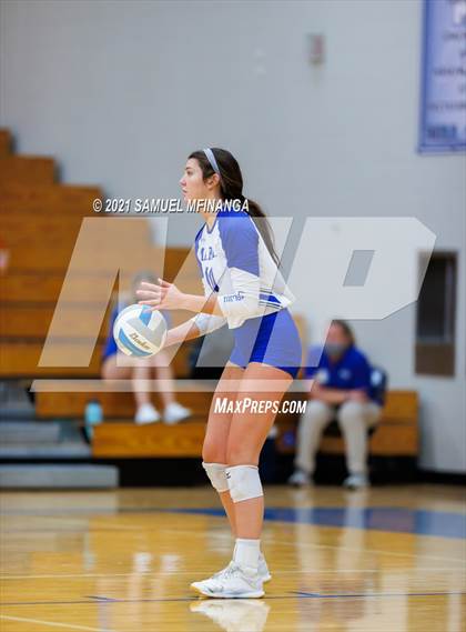Thumbnail 3 in Millard South vs. Marian photogallery.