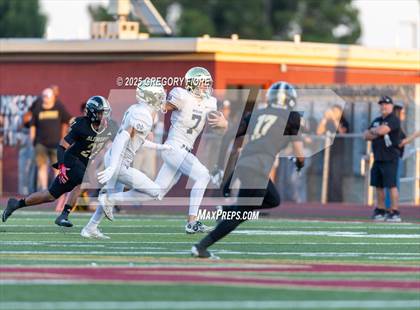 Thumbnail 3 in Notre Dame (SO) @ Bishop Alemany photogallery.