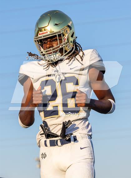 Thumbnail 3 in Notre Dame (SO) @ Bishop Alemany photogallery.