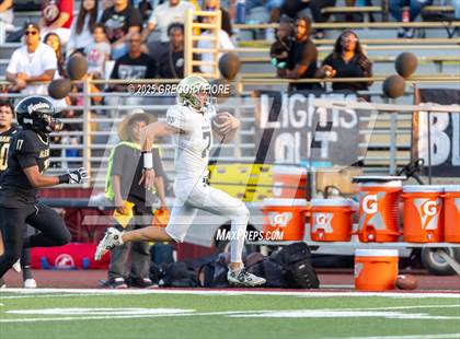 Thumbnail 3 in Notre Dame (SO) @ Bishop Alemany photogallery.