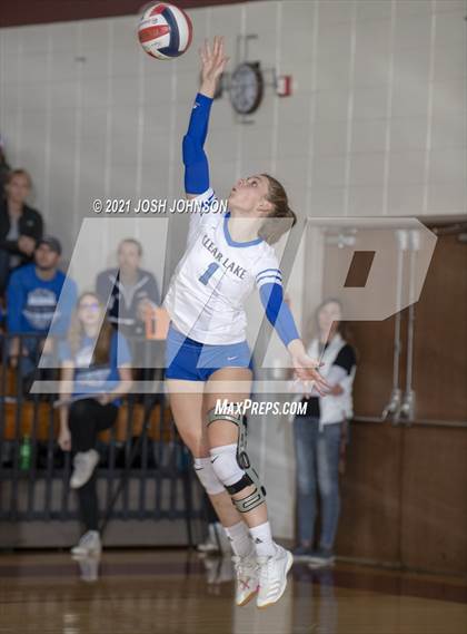Thumbnail 3 in Turtle Lake vs. Clear Lake (WIAA D4 Regional Final) photogallery.
