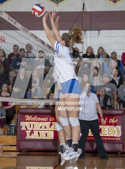 Thumbnail 3 in Turtle Lake vs. Clear Lake (WIAA D4 Regional Final) photogallery.
