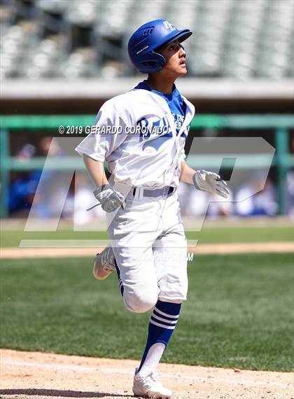 Thumbnail 2 in Bear Creek vs. Central Catholic photogallery.