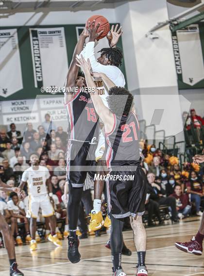 Thumbnail 2 in Mount Vernon vs North Rockland (Section 1 Class AA Final) photogallery.