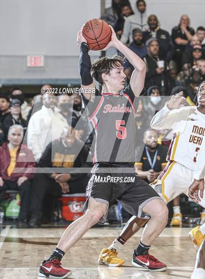 Thumbnail 2 in Mount Vernon vs North Rockland (Section 1 Class AA Final) photogallery.