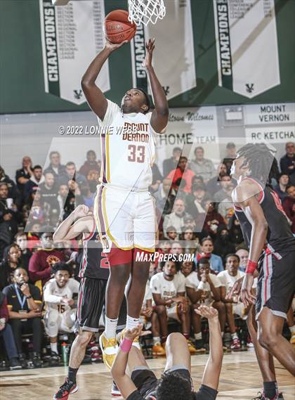 Thumbnail 3 in Mount Vernon vs North Rockland (Section 1 Class AA Final) photogallery.