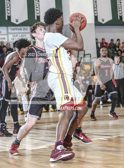 Thumbnail 3 in Mount Vernon vs North Rockland (Section 1 Class AA Final) photogallery.