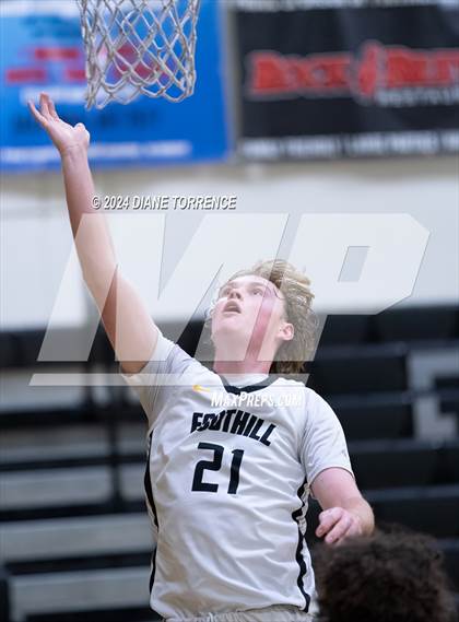 Thumbnail 3 in Villa Park @ Foothill photogallery.