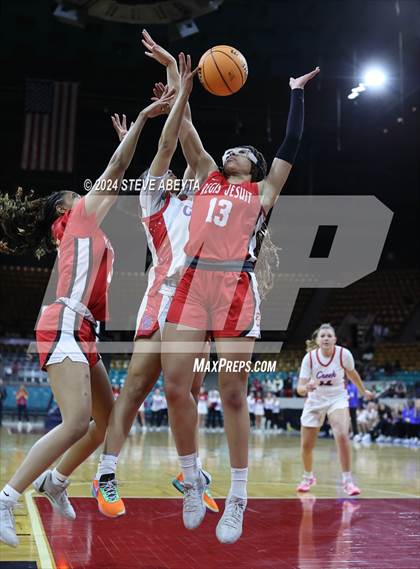 Thumbnail 3 in Regis Jesuit vs. Cherry Creek (CHSAA 6A Great 8) photogallery.