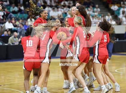 Thumbnail 2 in Regis Jesuit vs. Cherry Creek (CHSAA 6A Great 8) photogallery.