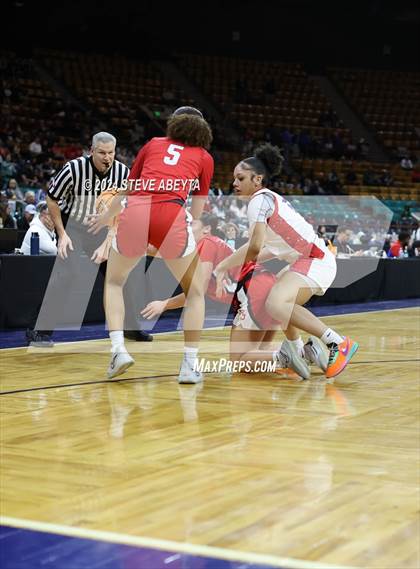 Thumbnail 2 in Regis Jesuit vs. Cherry Creek (CHSAA 6A Great 8) photogallery.