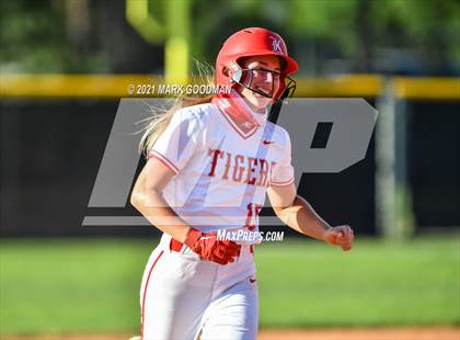 Thumbnail 3 in Heights @ Katy (UIL-6A Area Playoff) photogallery.