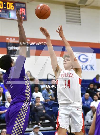 Thumbnail 2 in Mater Dei vs. St. Augustine (Tarkanian Classic) photogallery.