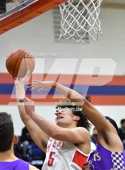 Thumbnail 3 in Mater Dei vs. St. Augustine (Tarkanian Classic) photogallery.