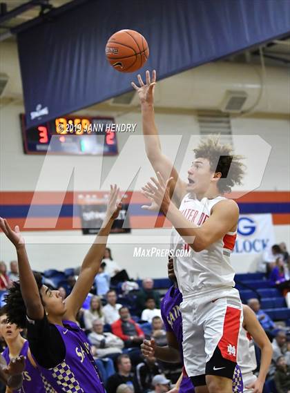 Thumbnail 2 in Mater Dei vs. St. Augustine (Tarkanian Classic) photogallery.
