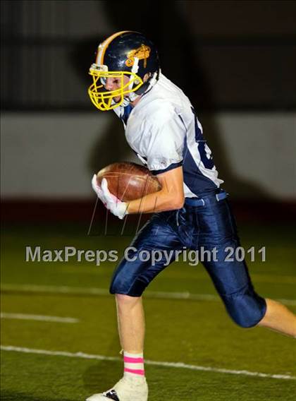 Thumbnail 2 in Crean Lutheran vs. Santa Clarita Christian photogallery.