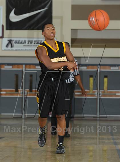 Thumbnail 1 in Miller vs. Cabrillo (MaxPreps Holiday Classic) photogallery.