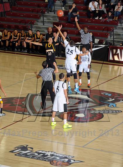 Thumbnail 2 in Miller vs. Cabrillo (MaxPreps Holiday Classic) photogallery.