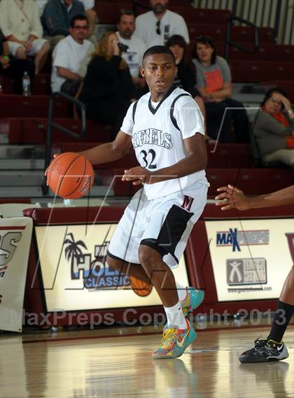 Thumbnail 1 in Miller vs. Cabrillo (MaxPreps Holiday Classic) photogallery.