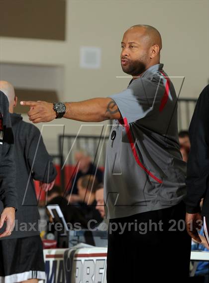 Thumbnail 3 in Miller vs. Cabrillo (MaxPreps Holiday Classic) photogallery.