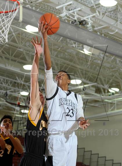 Thumbnail 1 in Miller vs. Cabrillo (MaxPreps Holiday Classic) photogallery.