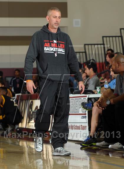 Thumbnail 2 in Miller vs. Cabrillo (MaxPreps Holiday Classic) photogallery.