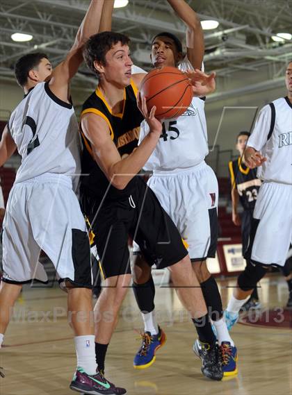 Thumbnail 2 in Miller vs. Cabrillo (MaxPreps Holiday Classic) photogallery.