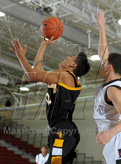 Thumbnail 3 in Miller vs. Cabrillo (MaxPreps Holiday Classic) photogallery.