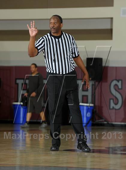 Thumbnail 2 in Miller vs. Cabrillo (MaxPreps Holiday Classic) photogallery.