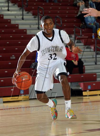 Thumbnail 2 in Miller vs. Cabrillo (MaxPreps Holiday Classic) photogallery.