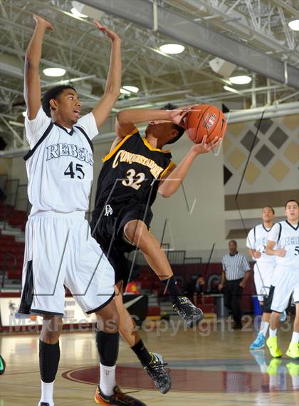 Thumbnail 1 in Miller vs. Cabrillo (MaxPreps Holiday Classic) photogallery.