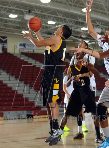 Thumbnail 2 in Miller vs. Cabrillo (MaxPreps Holiday Classic) photogallery.