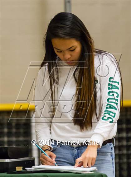 Thumbnail 1 in Yorktown vs West Potomac (Joe Cascio Holiday Classic) photogallery.