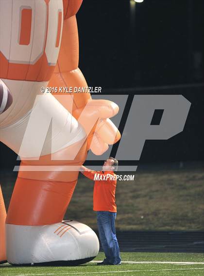 Thumbnail 2 in Mineola vs. Pottsboro (UIL 3A Division 1 Region 2 Final) photogallery.