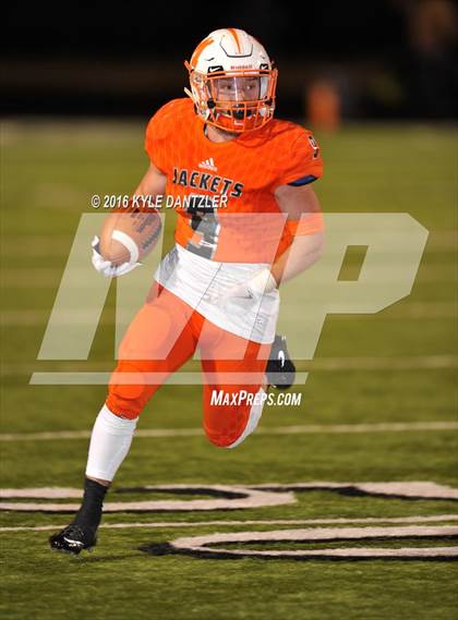 Thumbnail 2 in Mineola vs. Pottsboro (UIL 3A Division 1 Region 2 Final) photogallery.