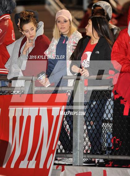 Thumbnail 2 in Mineola vs. Pottsboro (UIL 3A Division 1 Region 2 Final) photogallery.