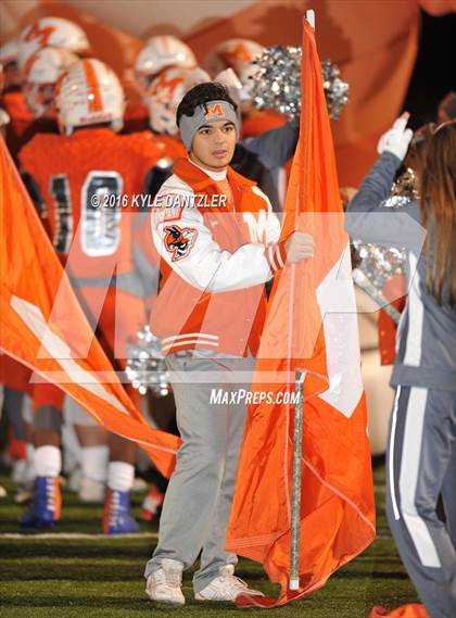 Thumbnail 1 in Mineola vs. Pottsboro (UIL 3A Division 1 Region 2 Final) photogallery.