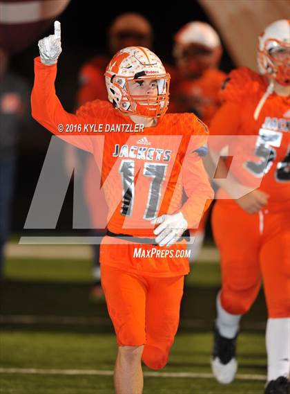 Thumbnail 3 in Mineola vs. Pottsboro (UIL 3A Division 1 Region 2 Final) photogallery.