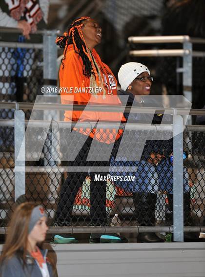Thumbnail 3 in Mineola vs. Pottsboro (UIL 3A Division 1 Region 2 Final) photogallery.