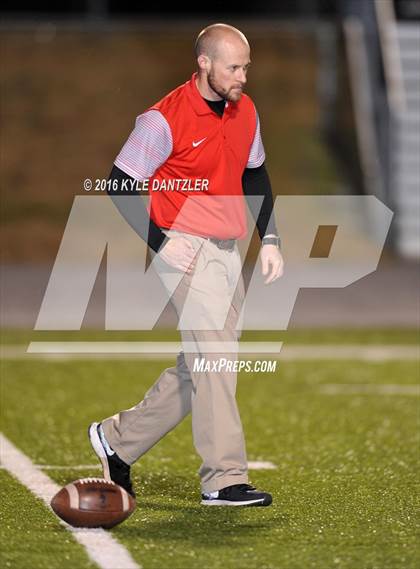 Thumbnail 3 in Mineola vs. Pottsboro (UIL 3A Division 1 Region 2 Final) photogallery.