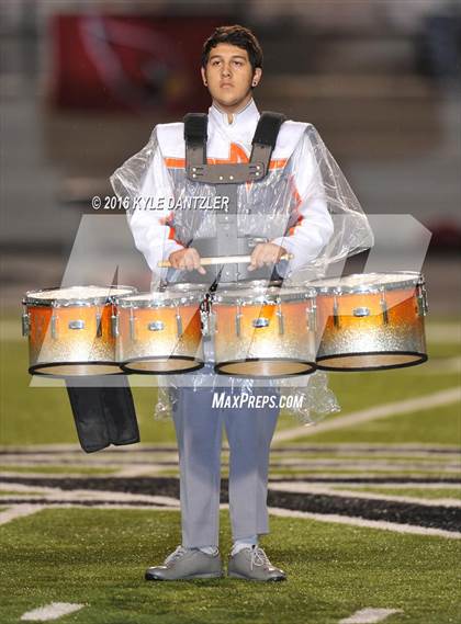 Thumbnail 1 in Mineola vs. Pottsboro (UIL 3A Division 1 Region 2 Final) photogallery.