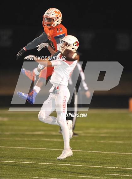 Thumbnail 1 in Mineola vs. Pottsboro (UIL 3A Division 1 Region 2 Final) photogallery.