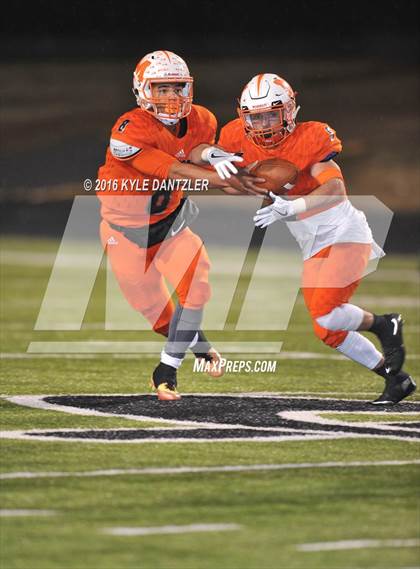 Thumbnail 3 in Mineola vs. Pottsboro (UIL 3A Division 1 Region 2 Final) photogallery.