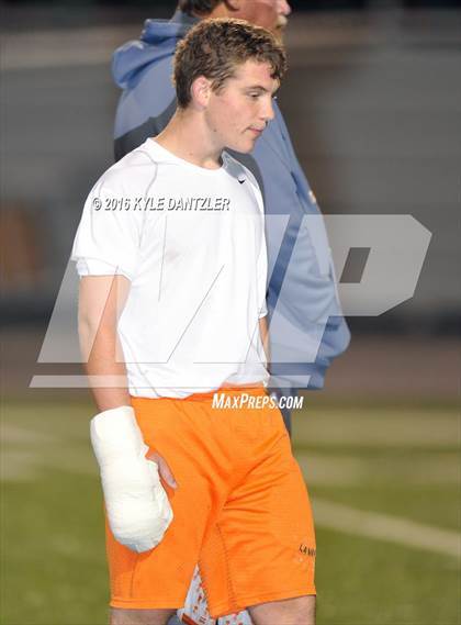 Thumbnail 3 in Mineola vs. Pottsboro (UIL 3A Division 1 Region 2 Final) photogallery.