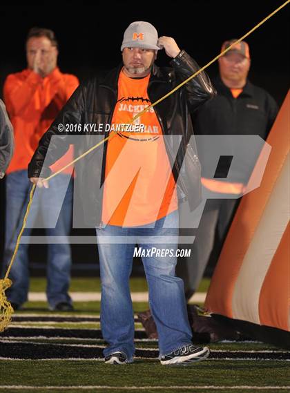 Thumbnail 2 in Mineola vs. Pottsboro (UIL 3A Division 1 Region 2 Final) photogallery.